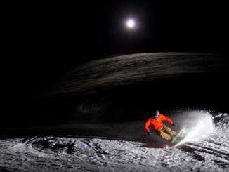 A skier on the floodlit slope at the Meringen-Hasliberg ski resort.