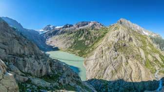 2 Triftbrücke mit Triftgletscher und Triftsee - Grimselwelt Michael Meusburger