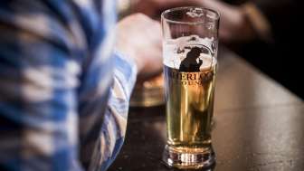 50% Rabatt: Erstes offenes Bier in der Sherlock Lounge & Club