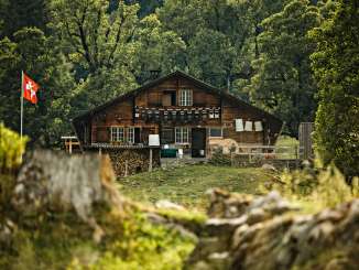 The chalet is located in the woods on the Schwarzwaldalp. In the front yard, you can see the Swiss flag fluttering in the wind.