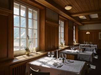 Restaurant ohne Personen im Grimsel Hospiz.