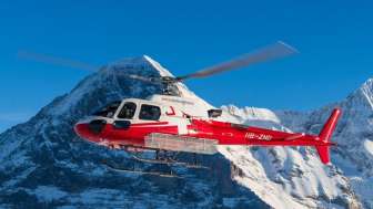 Flug am Eiger vorbei