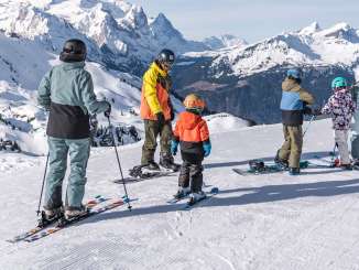 Skiers and snowboarders on the Hasliberg