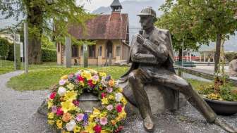 Sherlock Holmes Statue