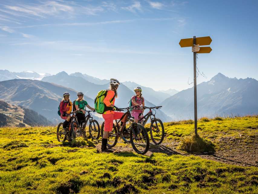 On two wheels through the fall