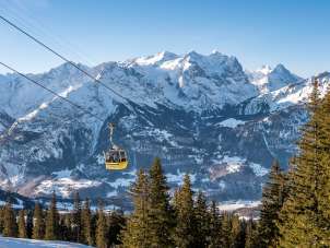 A gondola from the Meiringen-Hasliberg Mountain Railways set against the stunning winter landscape of the Hasli Valley.